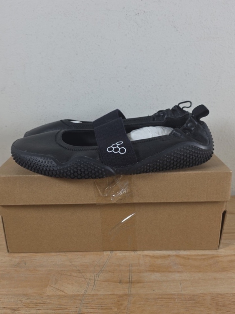 Vivo barefoot Black Motus Studio Ballet Flats with Elastic Strap